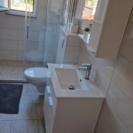 Weiss House * Banjol